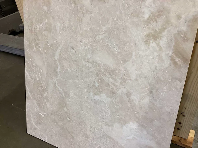 Natuursteen marmer cappucino gezoet 61x61 cm tegel 22 m² - afbeelding 3 van  18