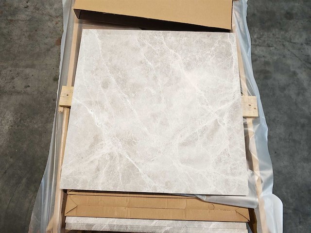 Natuursteen marmer creme 61x61 x2 cm tegel 41,31 m² - afbeelding 1 van  7