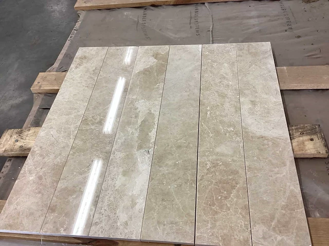Natuursteen marmer creme gepolijst 10x60 cm tegel 30 m² - afbeelding 4 van  18
