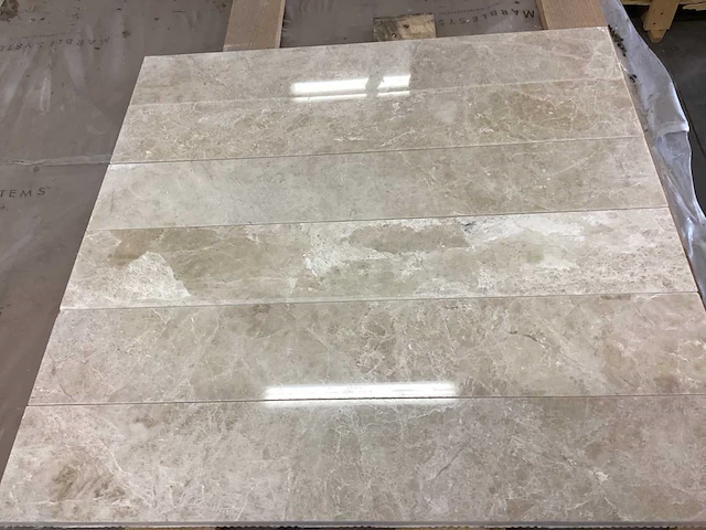 Natuursteen marmer creme gepolijst 10x60 cm tegel 30 m² - afbeelding 5 van  18