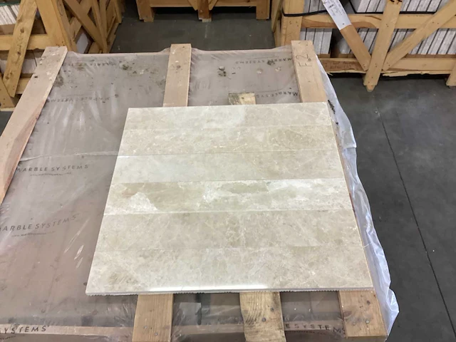 Natuursteen marmer creme gepolijst 10x60 cm tegel 30 m² - afbeelding 7 van  18