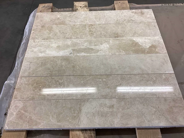 Natuursteen marmer creme gepolijst 10x60 cm tegel 30 m² - afbeelding 1 van  18