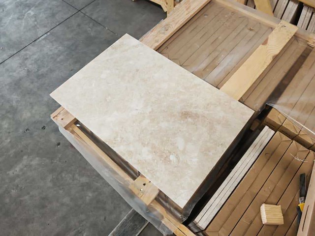 Natuursteen marmer creme honed 40,6x61x1,2 cm tegels 71,32 m² - afbeelding 3 van  6