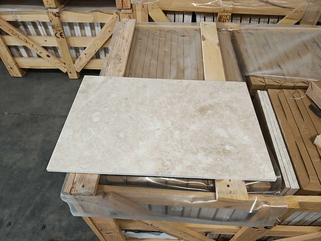 Natuursteen marmer creme honed 40,6x61x1,2 cm tegels 71,32 m² - afbeelding 1 van  6