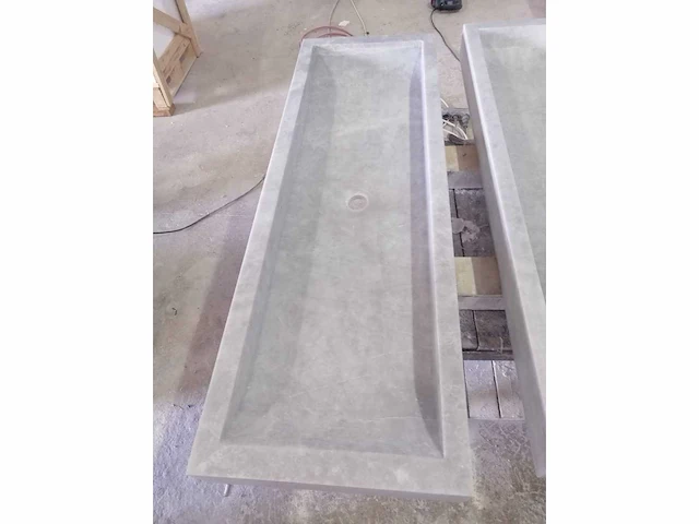 Natuursteen marmer dolce luna wastafel 70x40 cm - afbeelding 2 van  3