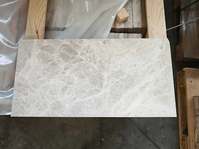 Natuursteen marmer grey gezoet 30,5x61x2 cm tegel 50,61 m² - afbeelding 2 van  13