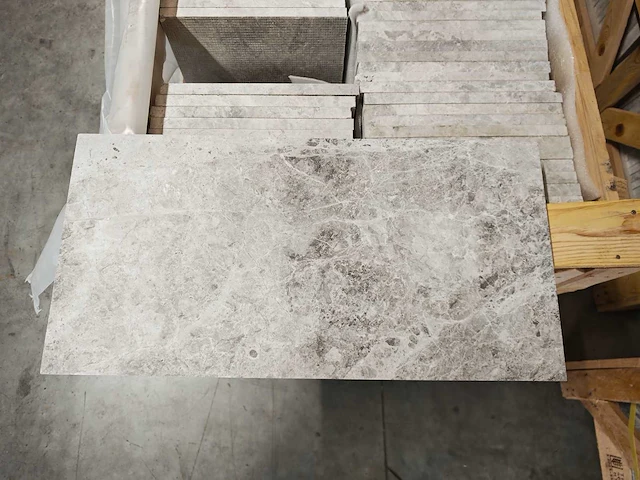 Natuursteen marmer grey gezoet 30,5x61x2 cm tegel 50,61 m² - afbeelding 1 van  13