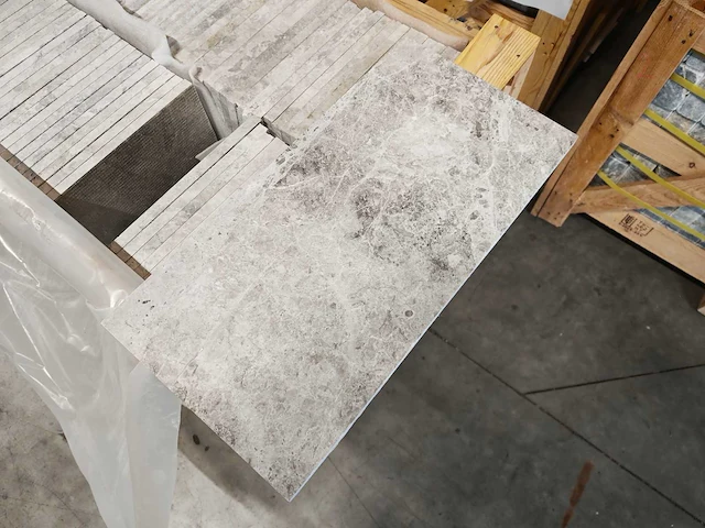 Natuursteen marmer grey gezoet 30,5x61x2 cm tegel 50,61 m² - afbeelding 10 van  13