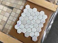 Natuursteen marmer wit hexagon mozaïektegel 28x33,5 cm 225 stuks - afbeelding 3 van  7