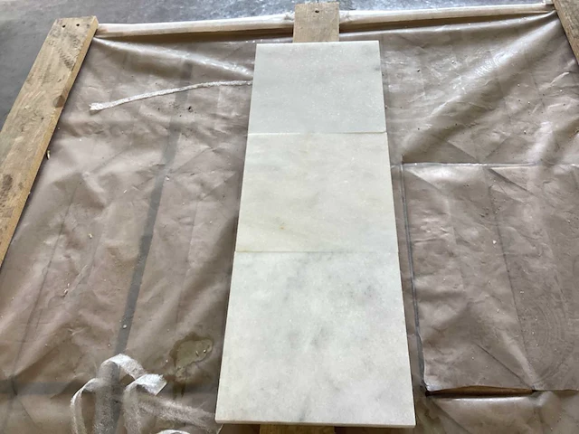 Natuursteen marmer wit honed 20x20x1,2 cm tegel 25 m² - afbeelding 7 van  13