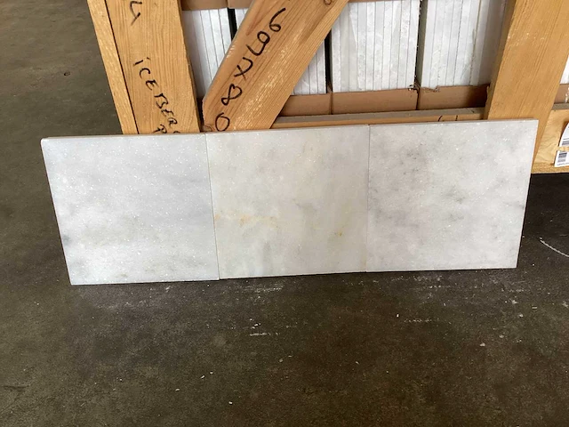 Natuursteen marmer wit honed 20x20x1,2 cm tegel 25 m² - afbeelding 10 van  13