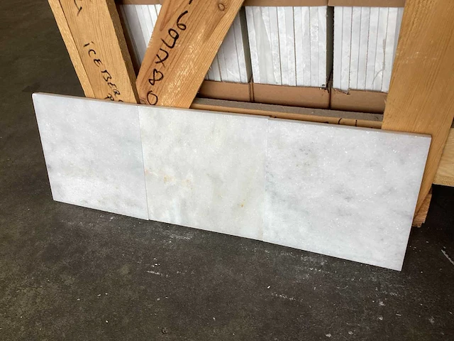 Natuursteen marmer wit honed 20x20x1,2 cm tegel 25 m² - afbeelding 11 van  13