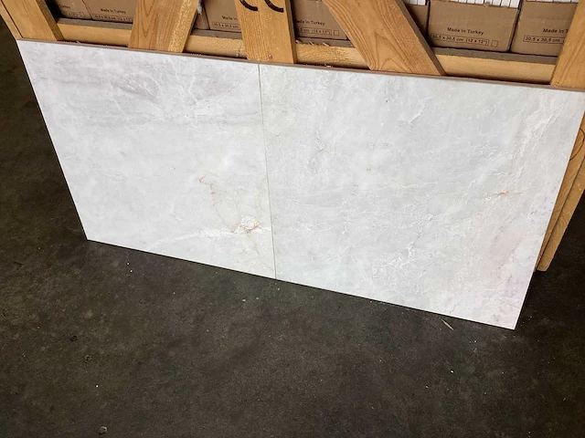 Natuursteen marmer wit honed 45,7x45,7 cm tegel 45 m² - afbeelding 11 van  15