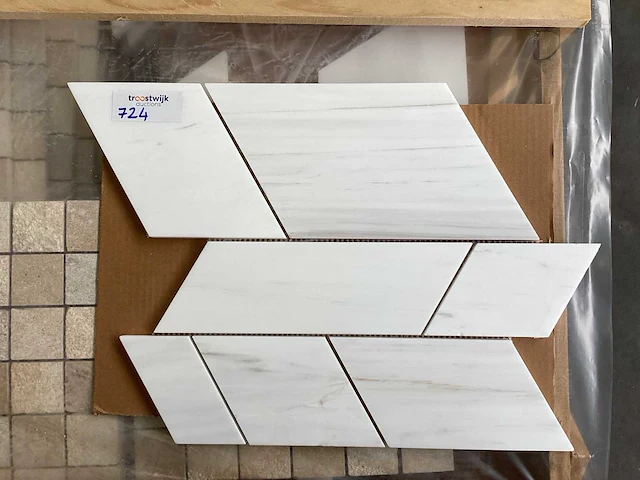 Natuursteen marmer wit mozaïektegel 52x35 cm 135 stuks - afbeelding 1 van  7