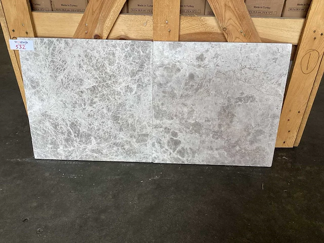 Natuursteen marmer zilver getrommeld 40,6x40,6 cm tegel 27,7 m² - afbeelding 1 van  15