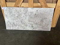 Natuursteen marmer zilver getrommeld 40,6x40,6 cm tegel 27,7 m² - afbeelding 1 van  15