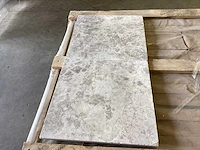 Natuursteen marmer zilver getrommeld 40,6x40,6 cm tegel 27,7 m² - afbeelding 14 van  15