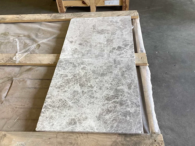 Natuursteen marmer zilver getrommeld 40,6x40,6 cm tegel 27,7 m² - afbeelding 15 van  15