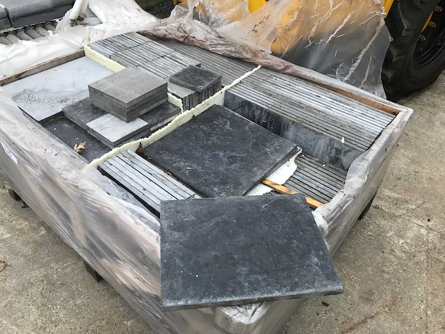 Natuursteen tegels 15,5m2 - afbeelding 1 van  6