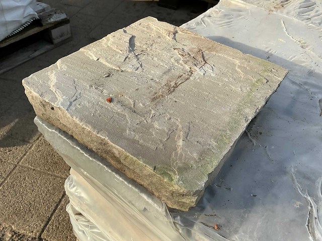Natuursteen terrastegel ca 4,2 m2 - afbeelding 2 van  3