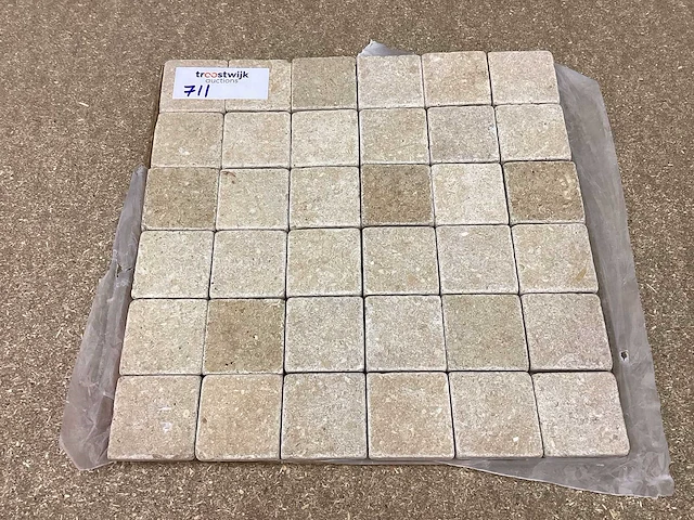 Natuursteen travertin noce 5x5 cm mozaïektegel 30x30 cm 51 stuks - afbeelding 1 van  7