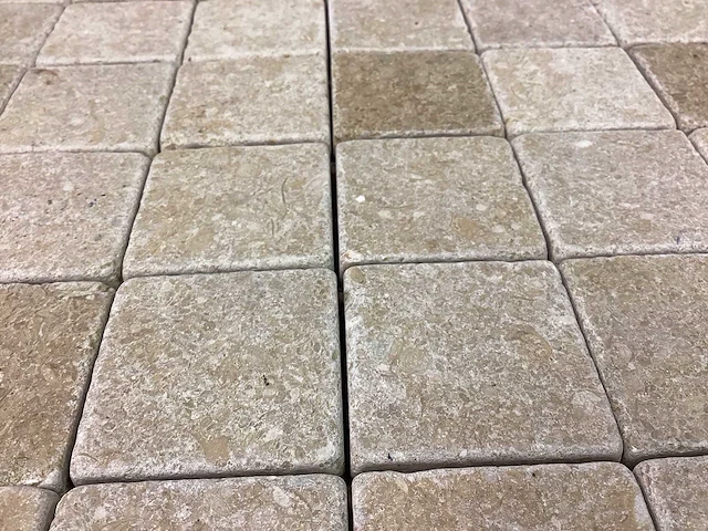 Natuursteen travertin noce 5x5 cm mozaïektegel 30x30 cm 51 stuks - afbeelding 4 van  7