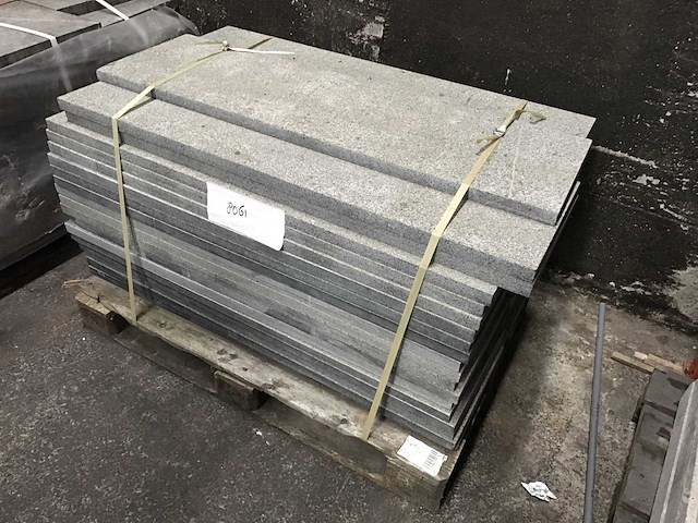 Natuursteen treden ca. 35 stuks 42 lm - afbeelding 1 van  2