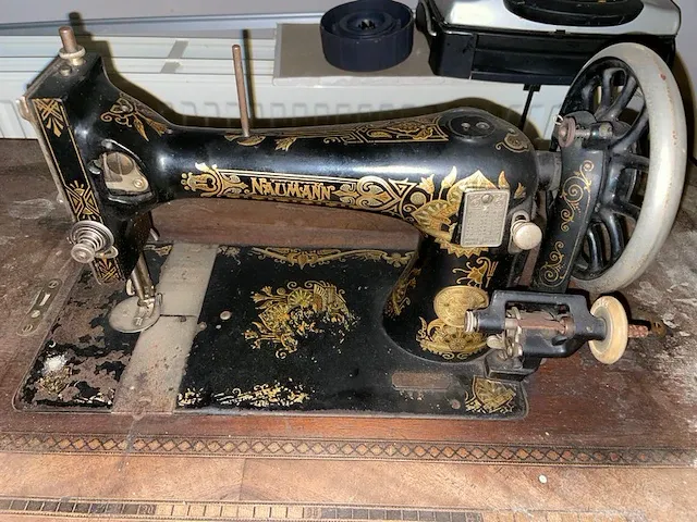 Naumann naaimachine - afbeelding 1 van  4