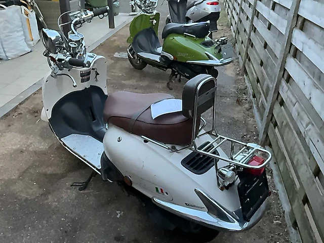 Nc scooter - afbeelding 4 van  6