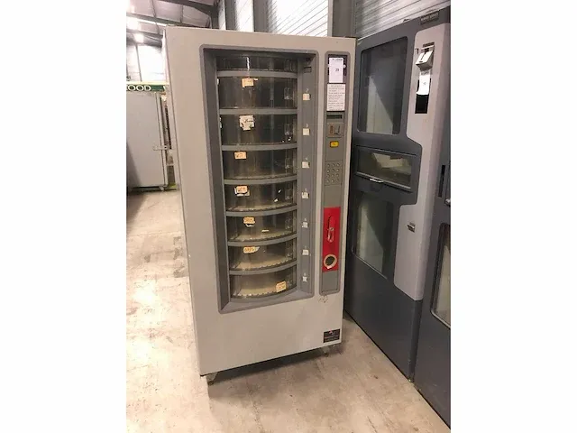 Necta - brood - vending machine - afbeelding 1 van  3