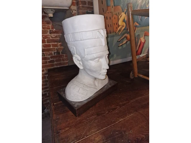 Nefertiti in gips - afbeelding 1 van  3