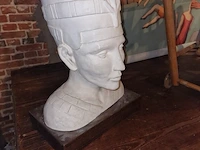 Nefertiti in gips - afbeelding 1 van  3