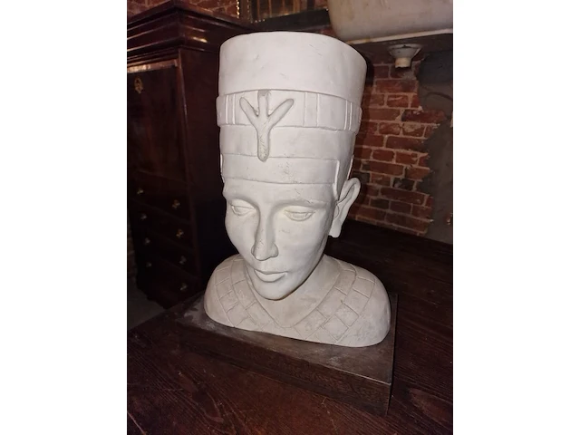 Nefertiti in gips - afbeelding 2 van  3
