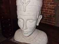 Nefertiti in gips - afbeelding 2 van  3