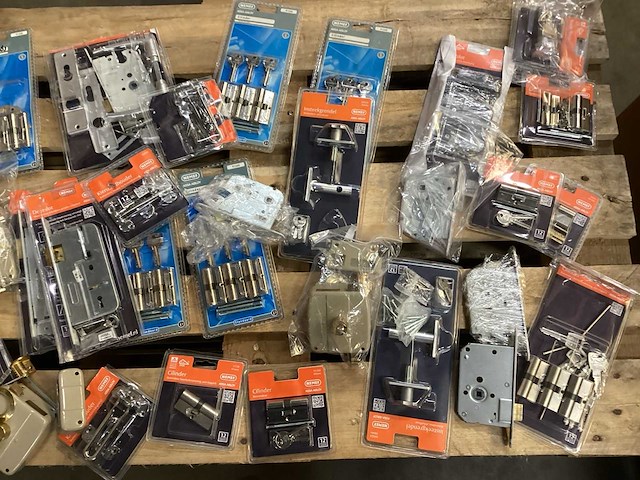 Nemef mix kavel diverse sloten en cilinders - afbeelding 1 van  7