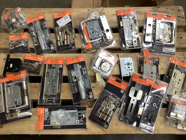 Nemef mix kavel diverse sloten en cilinders - afbeelding 1 van  5