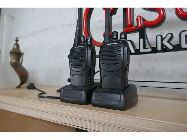 Neon & walkie talkie - afbeelding 3 van  3