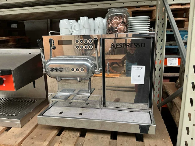 Nespresso koffiemachine met pads - afbeelding 1 van  12