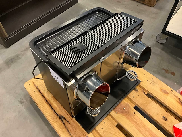 Nespresso momento 200 espressomachine - afbeelding 2 van  9