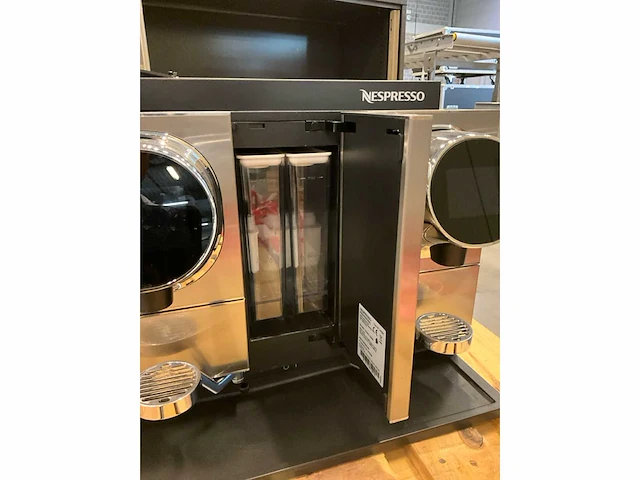 Nespresso momento 200 espressomachine - afbeelding 5 van  9