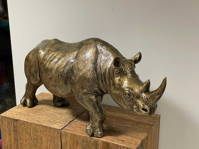 Neushoorn old gold h48cm x l100cm - afbeelding 1 van  2