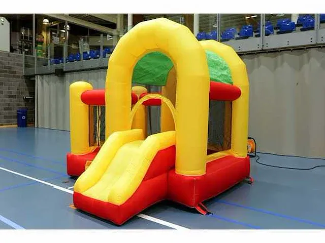 New bouncy castle - afbeelding 1 van  3