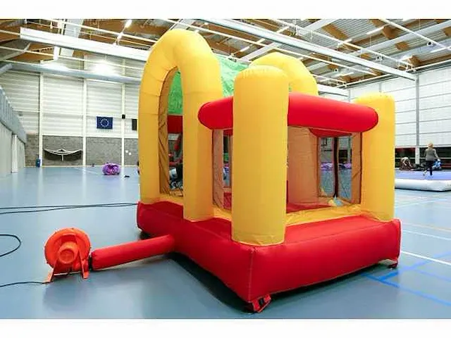 New bouncy castle - afbeelding 2 van  3