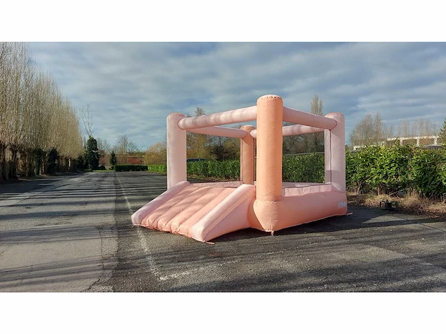 New bouncy castle - afbeelding 3 van  3