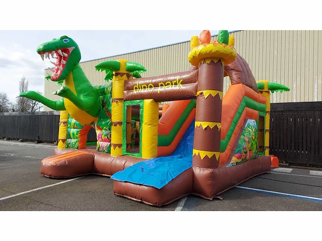 New dinopark - bouncy castle /slide - springkussen - afbeelding 1 van  5