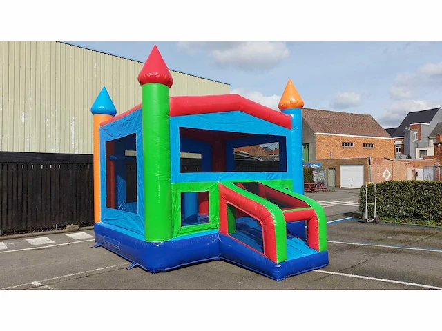 New funhouse - bouncer - bouncy castle - afbeelding 1 van  4