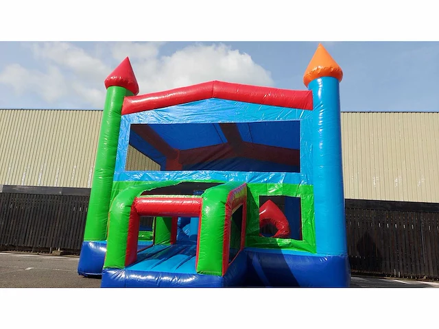 New funhouse - new bouncy castle - springkussen - afbeelding 1 van  3