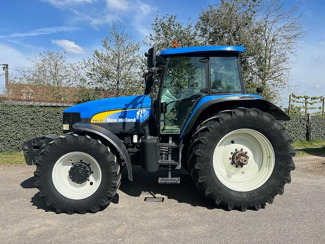 New holland - 2002 - tm175 4wd sa - vierwielaangedreven landbouwtractor - afbeelding 14 van  20