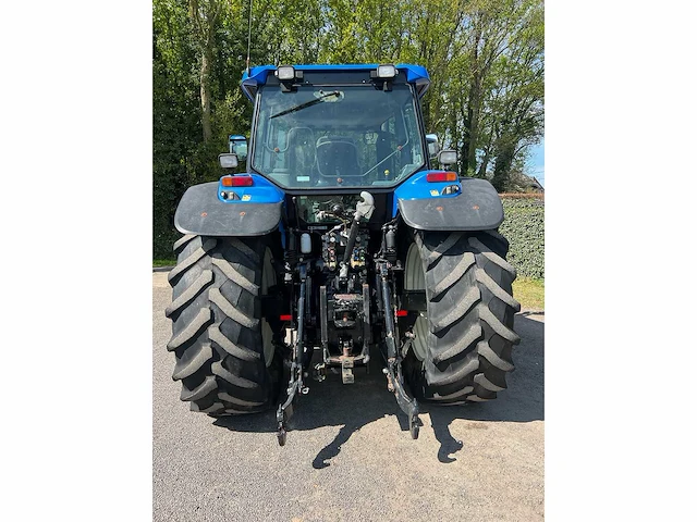 New holland - 2002 - tm175 4wd sa - vierwielaangedreven landbouwtractor - afbeelding 15 van  20