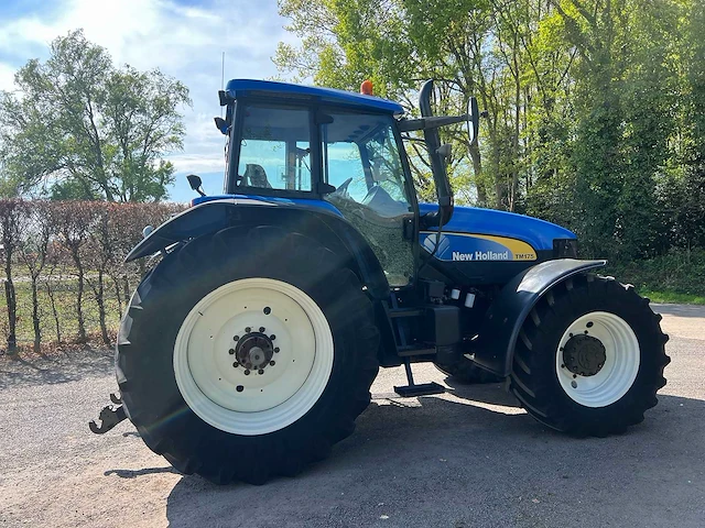 New holland - 2002 - tm175 4wd sa - vierwielaangedreven landbouwtractor - afbeelding 16 van  20